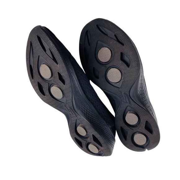 Skechers Goga Max Black Slip-On Walking Shoes Size 7 Mesh Comfort - Picture 3 of 5